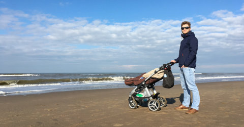 Mit Kinderwagen an der Nordsee