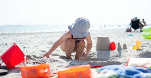 Am Strand mit Kindern
